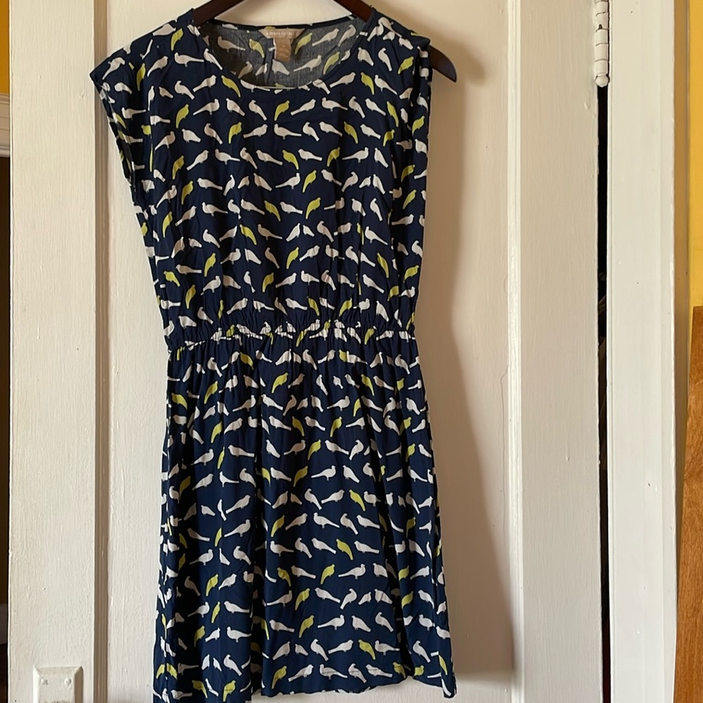 Banana republic cinched waist dress. Medium. Navy blue with white & yellow birds